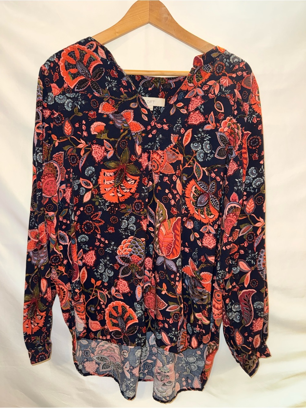 Loft Navy Floral V-Neck Blouse - Coral Print XL